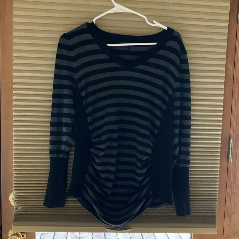 Women’s Takeout Black & Grey Long Sleeve V-Neck Sweater Sz 2x EUC